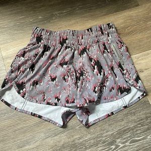 Lululemon tracker shorts